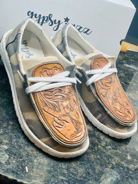 Custom Leather Sandals By Long X Trading Co. - COWGIRL Magazine